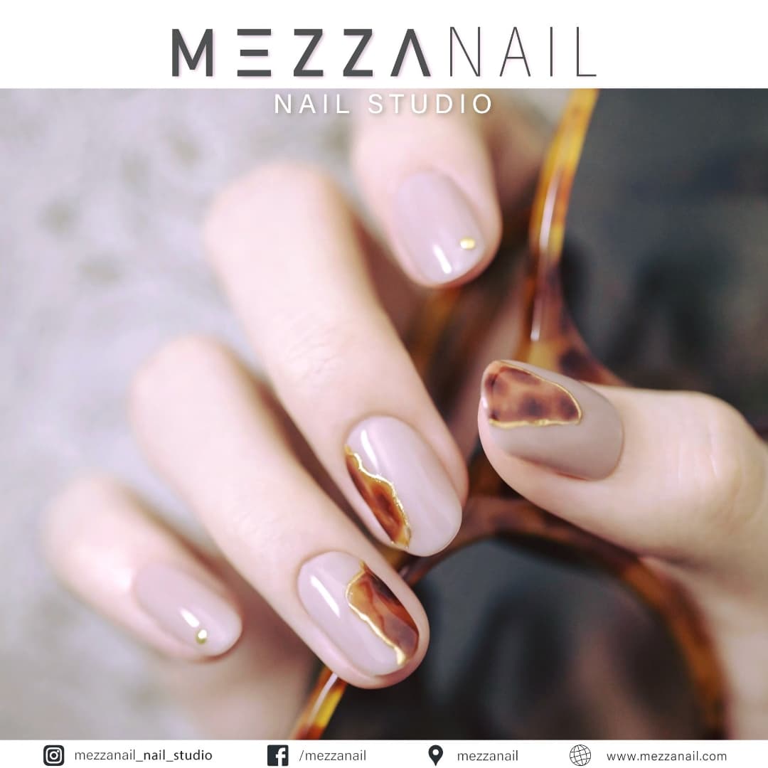 Mezzanail Nail Studio — Chrome Neutral